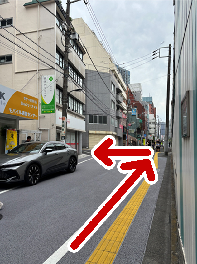 西武新宿線戸山口改札出口の写真